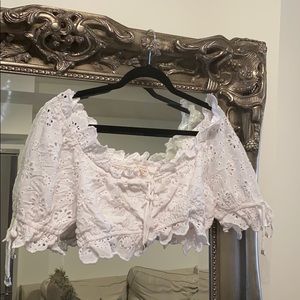 Super cute off the shoulder crop top!
